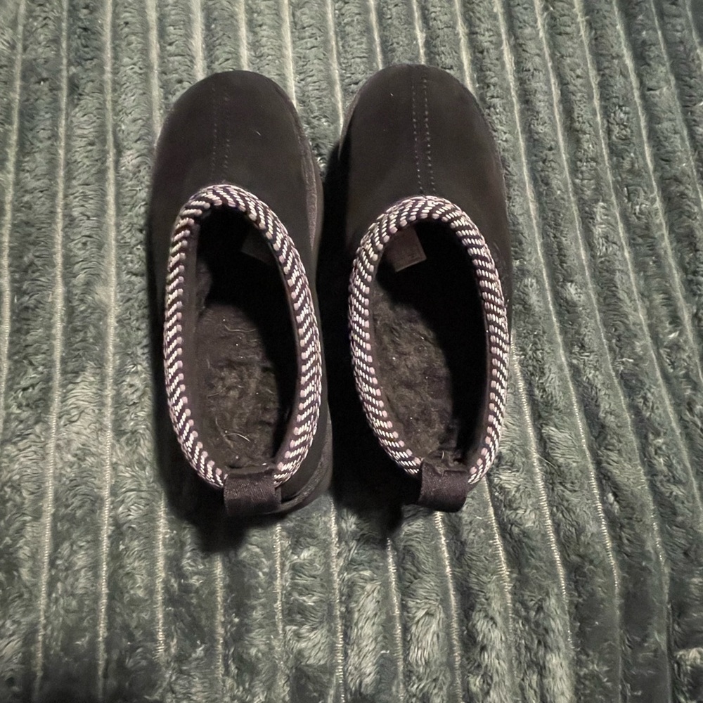 Women’s Koolaburra by Ugg shoes size 8